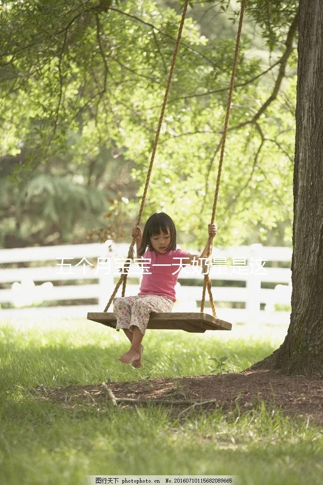 五個月寶寶一天奶量是這么多，過多或過少影響發育