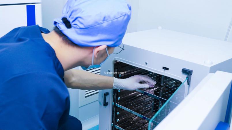 52歲的失去獨立的卵子可以分開生孩子嗎？你應該再生看醫(yī)生嗎？